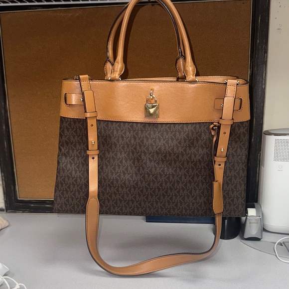 Michael Kors Gramercy Signature Satchel - Picture 1 of 4